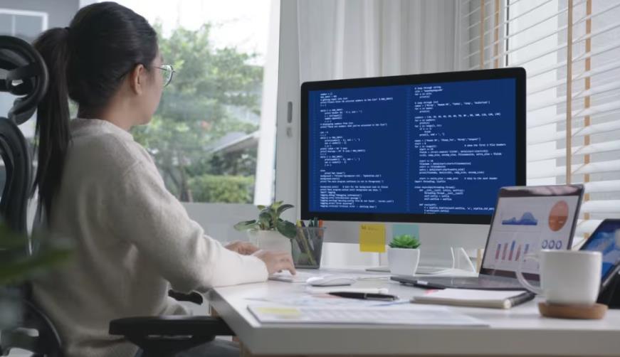 若羌县软件开发公司实战建议:网站赋能,为何必须接入支持机器人?